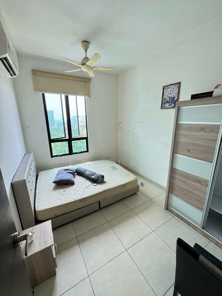 Kediaman Servis untuk Dijual di Sky Breeze Service Apartment - Lui Lui - Bedroom - PropertyGuru.com.my