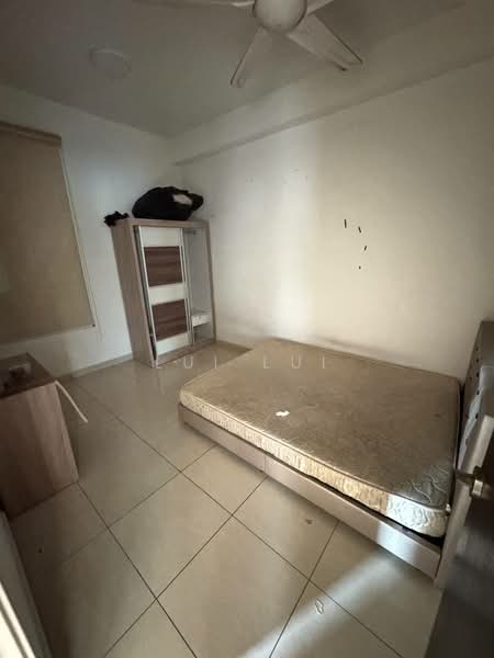 Kediaman Servis untuk Dijual di Sky Breeze Service Apartment - Lui Lui - Bedroom - PropertyGuru.com.my