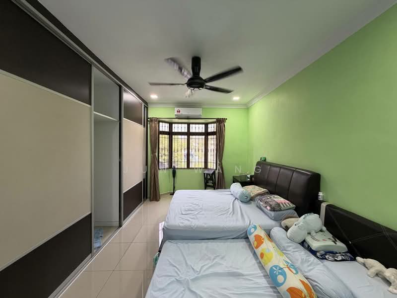 Rumah Teres 2-Tingkat untuk Dijual di Taman Molek (Johor Bahru) - Jun Wang - Bedroom - PropertyGuru.com.my