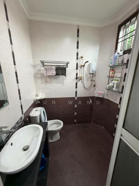 Rumah Teres 2-Tingkat untuk Dijual di Taman Molek (Johor Bahru) - Jun Wang - Bathroom - PropertyGuru.com.my