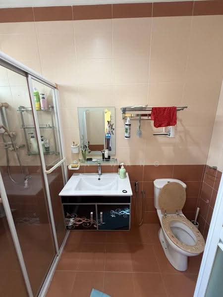 Rumah Teres 2-Tingkat untuk Dijual di Taman Molek (Johor Bahru) - Jun Wang - Bathroom - PropertyGuru.com.my
