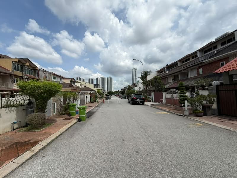 Rumah Teres 3-Tingkat untuk Dijual di Taman Tasik Indah (Jalan Ipoh) - Alicia Soo - Exterior - PropertyGuru.com.my