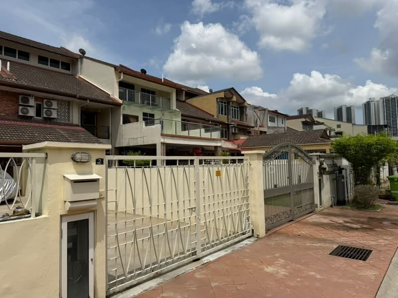 Rumah Teres 3-Tingkat untuk Dijual di Taman Tasik Indah (Jalan Ipoh) - Alicia Soo - Exterior - PropertyGuru.com.my