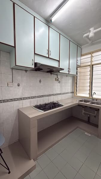 Pangsapuri untuk Disewa di Subang Perdana Goodyear Court 10 - Yee Cheak Chen - Kitchen - PropertyGuru.com.my