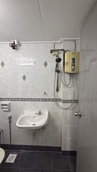 Pangsapuri untuk Disewa di Subang Perdana Goodyear Court 10 - Yee Cheak Chen - Bathroom - PropertyGuru.com.my