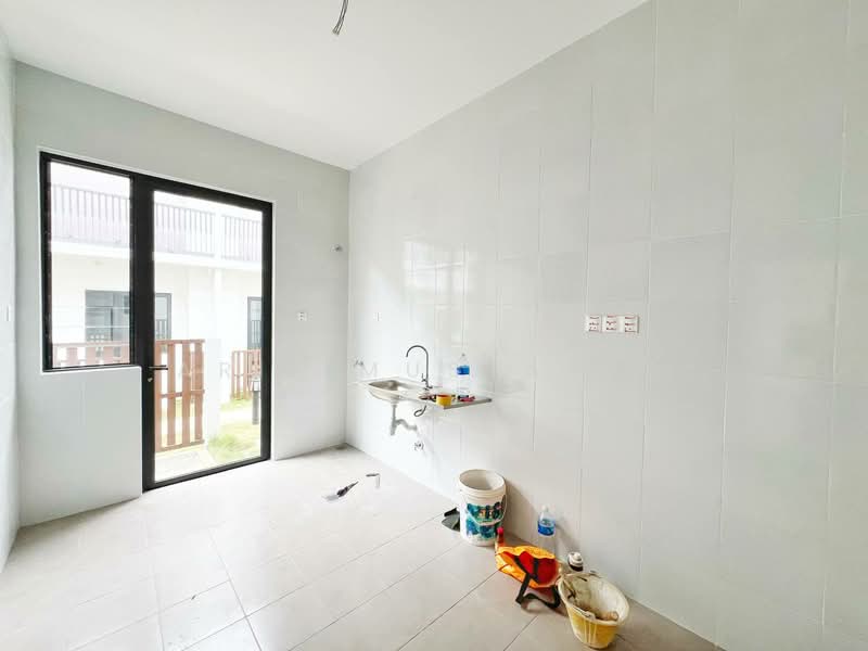 Rumah Teres 2-Tingkat untuk Dijual di Setia Safiro (Cyberjaya) - Arif Mustapha - Kitchen - PropertyGuru.com.my