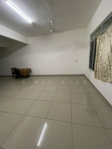Rumah Teres 2-Tingkat untuk Disewa di Telok Panglima Garang (Selangor) - Aiden Dang - Living Room - PropertyGuru.com.my