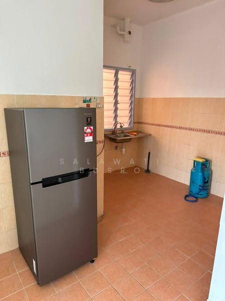 Apartment for Rent at Pangsapuri Danaumas - Salawati Busro - Kitchen - PropertyGuru.com.my