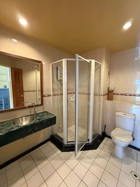 Service Residence for Sale at Holiday Place (D-Villa Residence) - Wyking Mak - Bathroom - PropertyGuru.com.my