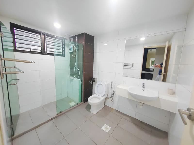 Pangsapuri untuk Disewa di Seri Mutiara Apartment - Ryan Tan - Bathroom - PropertyGuru.com.my