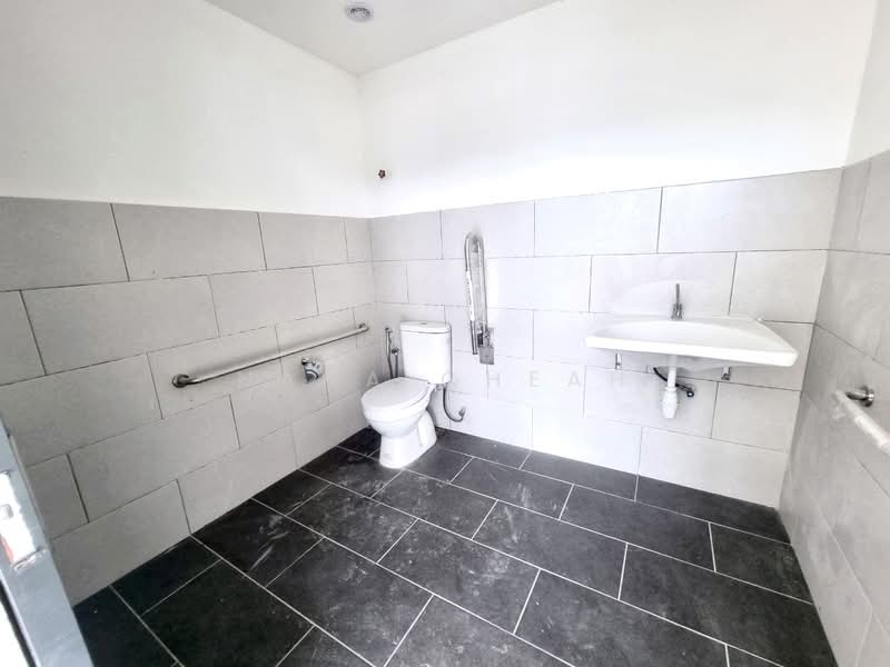 Kilang untuk Disewa di NCT Smart Industrial Park (Sepang) - Nana Cheah - Bathroom - PropertyGuru.com.my
