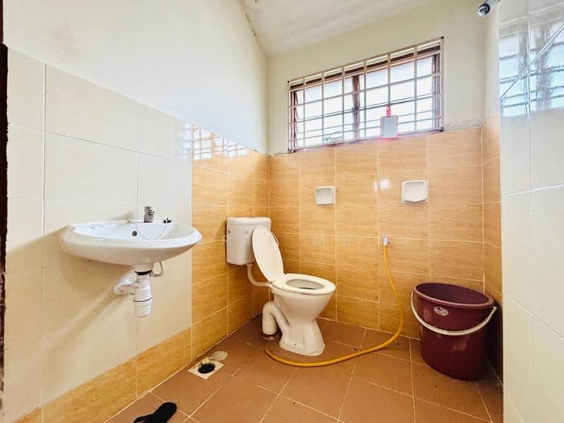 2-storey Terraced House for Sale in Kota Tinggi (Johor) - Arif MS - Bathroom - PropertyGuru.com.my