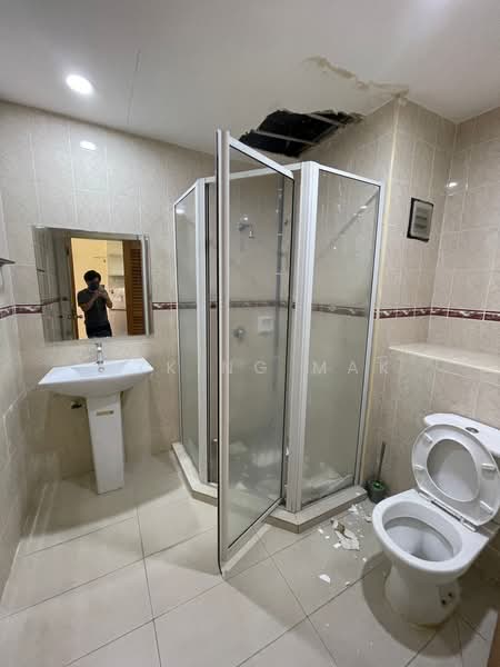 Service Residence for Sale at Holiday Place (D-Villa Residence) - Wyking Mak - Bathroom - PropertyGuru.com.my