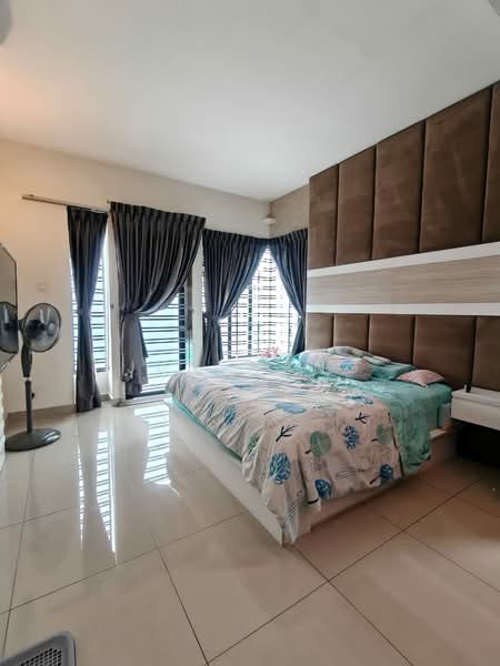 Semi-Detached House for Sale in Austin Crest (Johor Bahru) - Jun Wang - Bedroom - PropertyGuru.com.my