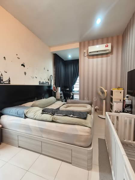 Semi-Detached House for Sale in Austin Crest (Johor Bahru) - Jun Wang - Bedroom - PropertyGuru.com.my
