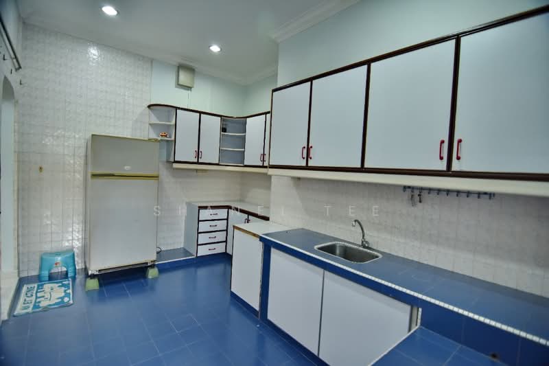 Rumah Berkembar untuk Disewa di Taman Dato Amar Diraja (Kluang) - Shanel Tee - Kitchen - PropertyGuru.com.my