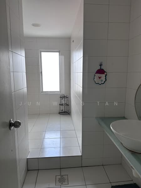 Kediaman Servis untuk Disewa di Greenfield Regency - Jun Weng Tan - Bathroom - PropertyGuru.com.my