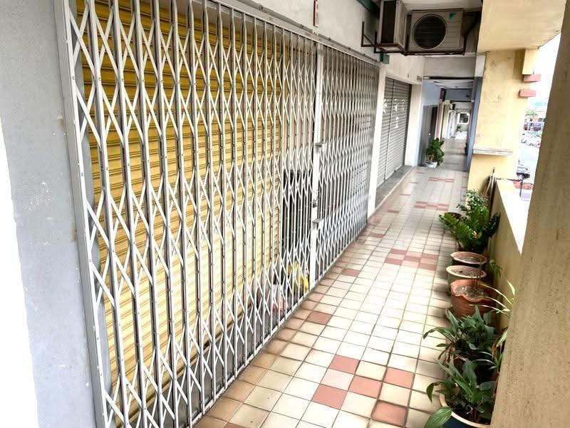 Shop / Office for Rent in Pusat Perdagangan Seri Kembangan (Seri Kembangan) - Brandon Yee - Exterior - PropertyGuru.com.my