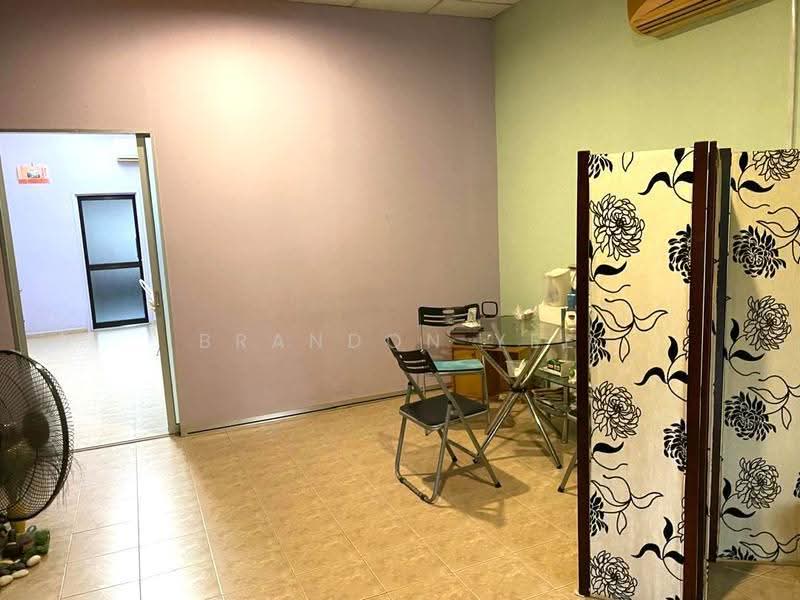 Shop / Office for Rent in Pusat Perdagangan Seri Kembangan (Seri Kembangan) - Brandon Yee - Interior - PropertyGuru.com.my