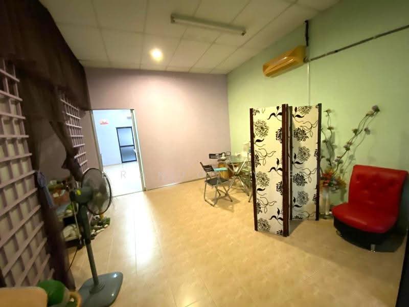 Shop / Office for Rent in Pusat Perdagangan Seri Kembangan (Seri Kembangan) - Brandon Yee - Interior - PropertyGuru.com.my