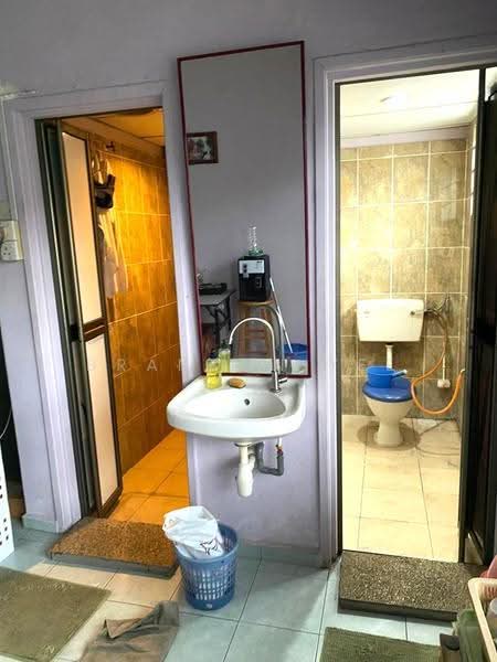 Shop / Office for Rent in Pusat Perdagangan Seri Kembangan (Seri Kembangan) - Brandon Yee - Bathroom - PropertyGuru.com.my