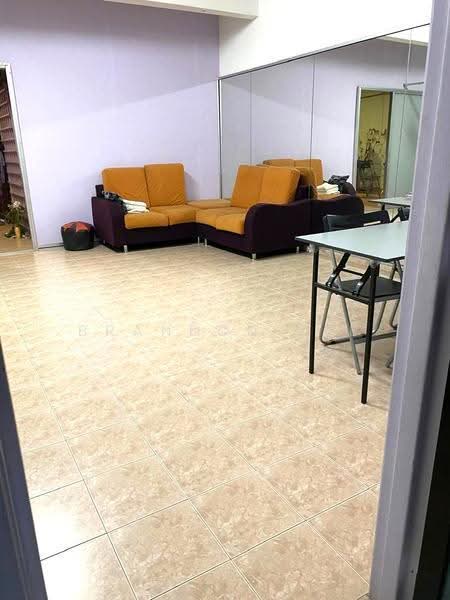 Shop / Office for Rent in Pusat Perdagangan Seri Kembangan (Seri Kembangan) - Brandon Yee - Living Room - PropertyGuru.com.my