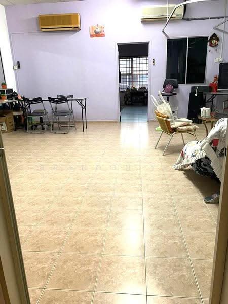 Shop / Office for Rent in Pusat Perdagangan Seri Kembangan (Seri Kembangan) - Brandon Yee - Living Room - PropertyGuru.com.my
