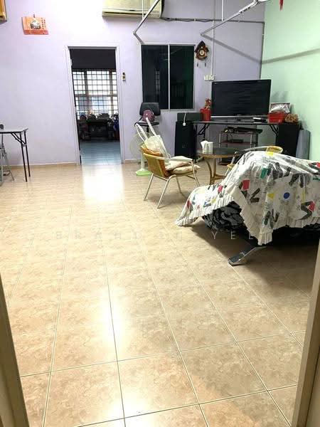 Shop / Office for Rent in Pusat Perdagangan Seri Kembangan (Seri Kembangan) - Brandon Yee - Living Room - PropertyGuru.com.my