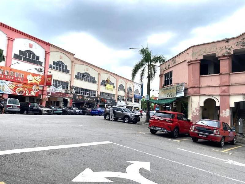 Shop / Office for Rent in Pusat Perdagangan Seri Kembangan (Seri Kembangan) - Brandon Yee - Exterior - PropertyGuru.com.my