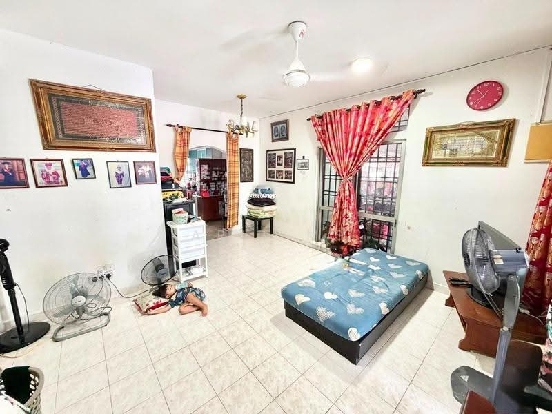 2-storey Terraced House for Sale in Mutiara Rini (Skudai) - Arif MS - Living Room - PropertyGuru.com.my