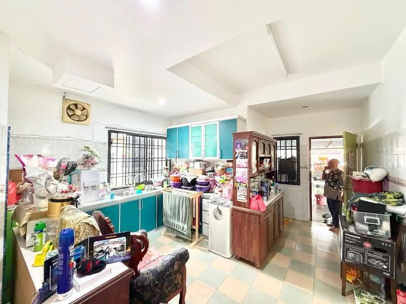 2-storey Terraced House for Sale in Mutiara Rini (Skudai) - Arif MS - Kitchen - PropertyGuru.com.my
