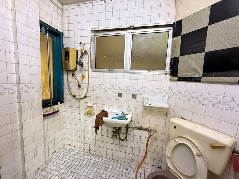 Pangsapuri untuk Dijual di Rampai Court - James Tan - Bathroom - PropertyGuru.com.my