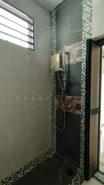 Terraced House for Rent in Bandar Seri Impian (Kluang) - Shanel Tee - Bathroom - PropertyGuru.com.my