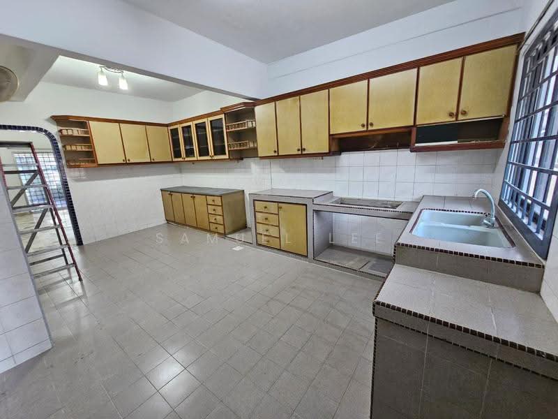 2-storey Terraced House for Rent in Taman Desa Cemerlang (Ulu Tiram) - Samuel Lee - Kitchen - PropertyGuru.com.my