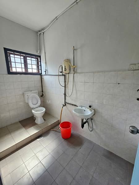 2-storey Terraced House for Rent in Taman Desa Cemerlang (Ulu Tiram) - Samuel Lee - Bathroom - PropertyGuru.com.my