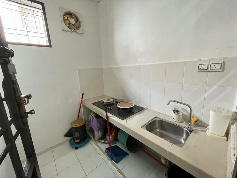 2-storey Terraced House for Rent in Taman Pulai Jaya (Kulai) - Joseph Wong - Kitchen - PropertyGuru.com.my