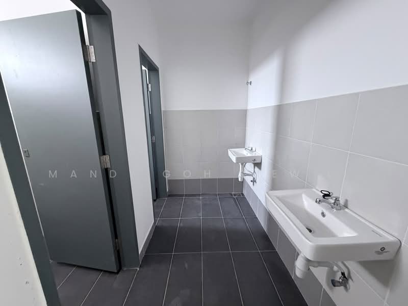 Shop / Office for Sale in Bandar Baru Permas Jaya (Permas Jaya) - Mandy Goh Siew Li - Bathroom - PropertyGuru.com.my