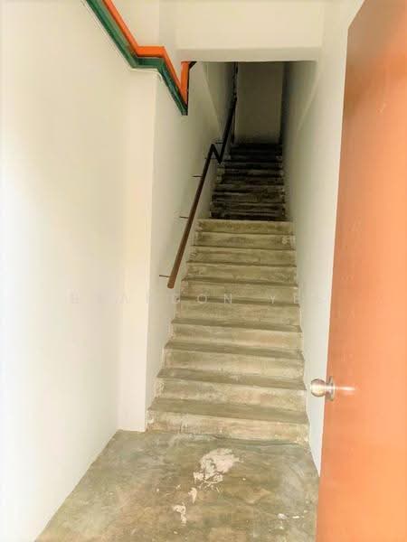 Kedai untuk Dijual di Taman Equine (Seri Kembangan) - Brandon Yee - Corridor - PropertyGuru.com.my