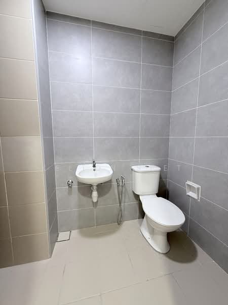 Kondominium untuk Dijual di Windows on The Park - Kelton Seet - Bathroom - PropertyGuru.com.my