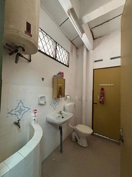 Rumah Teres 2-Tingkat untuk Dijual di Taman Kesidang Seksyen 3 (Melaka City) - Mario Seet - Bathroom - PropertyGuru.com.my