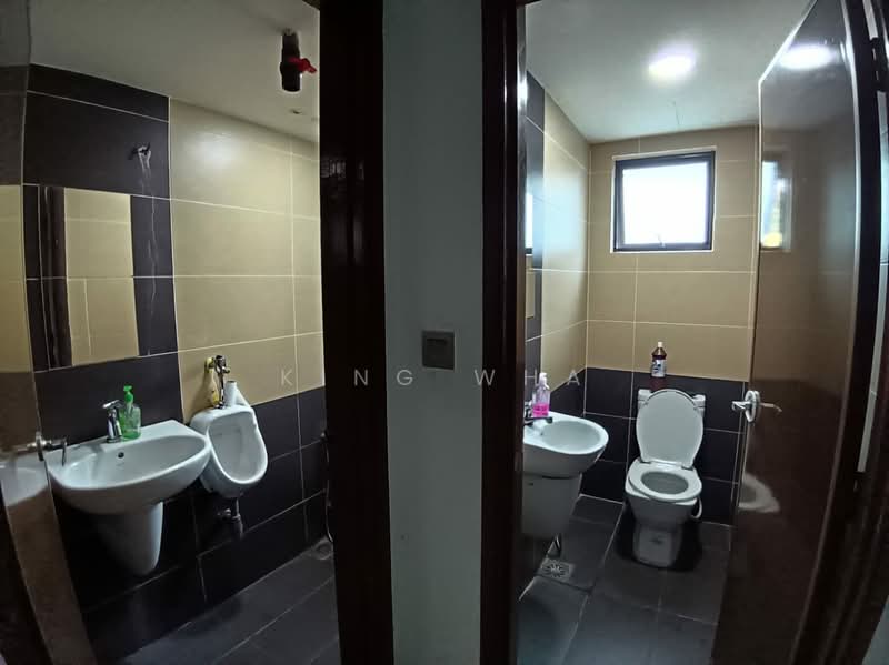 Shop for Sale in Wangsa Maju (Kuala Lumpur) - King Wha - Bathroom - PropertyGuru.com.my