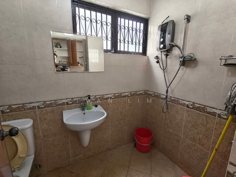 Rumah Teres 2-Tingkat untuk Dijual di Taman Desa (Kuala Lumpur) - Ivan Lim - Bathroom - PropertyGuru.com.my