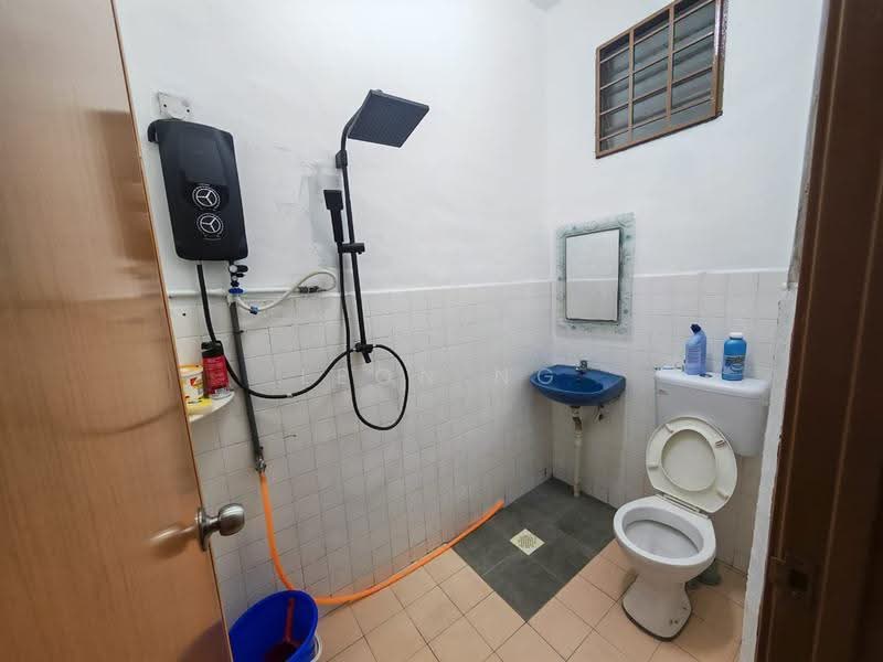 1-storey Terraced House for Sale in Skudai (Johor) - Leon Ng - Bathroom - PropertyGuru.com.my