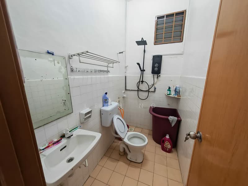 1-storey Terraced House for Sale in Skudai (Johor) - Leon Ng - Bathroom - PropertyGuru.com.my