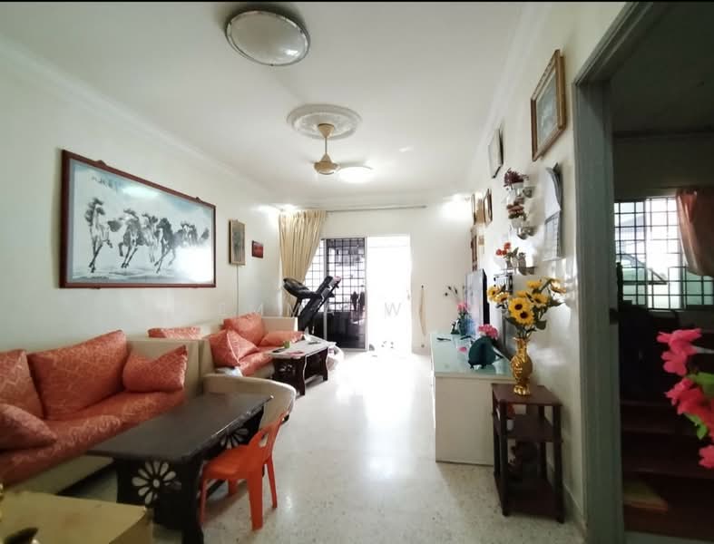 2-storey Terraced House for Sale in Taman Bukit Kempas (Tampoi) - Gemma Wong - Living Room - PropertyGuru.com.my