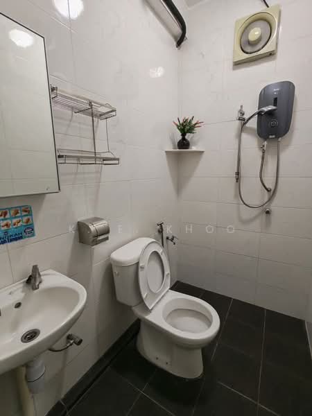 Pangsapuri untuk Dijual di Kingfisher Series - K. E. Khoo - Bathroom - PropertyGuru.com.my