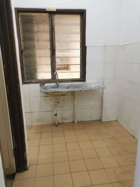 Flat for Sale at Seri Emas - Ivy Yio - Kitchen - PropertyGuru.com.my
