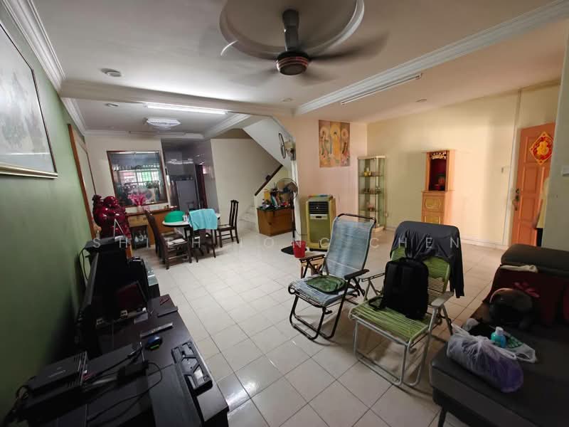 Rumah Teres 2-Tingkat untuk Dijual di Taman Desa Cemerlang (Ulu Tiram) - Shieh Long Chen - Living Room - PropertyGuru.com.my