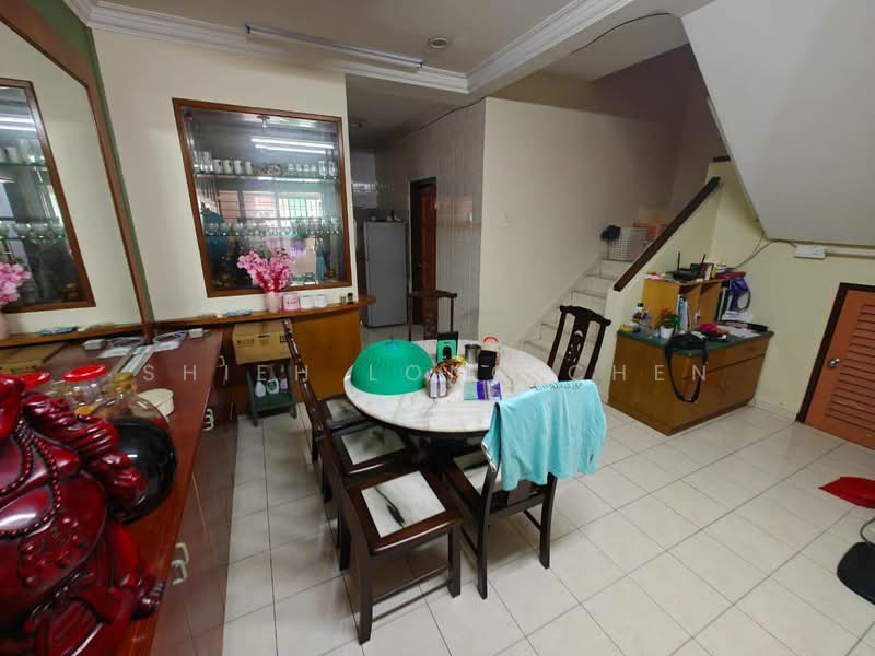 Rumah Teres 2-Tingkat untuk Dijual di Taman Desa Cemerlang (Ulu Tiram) - Shieh Long Chen - Dining Room - PropertyGuru.com.my