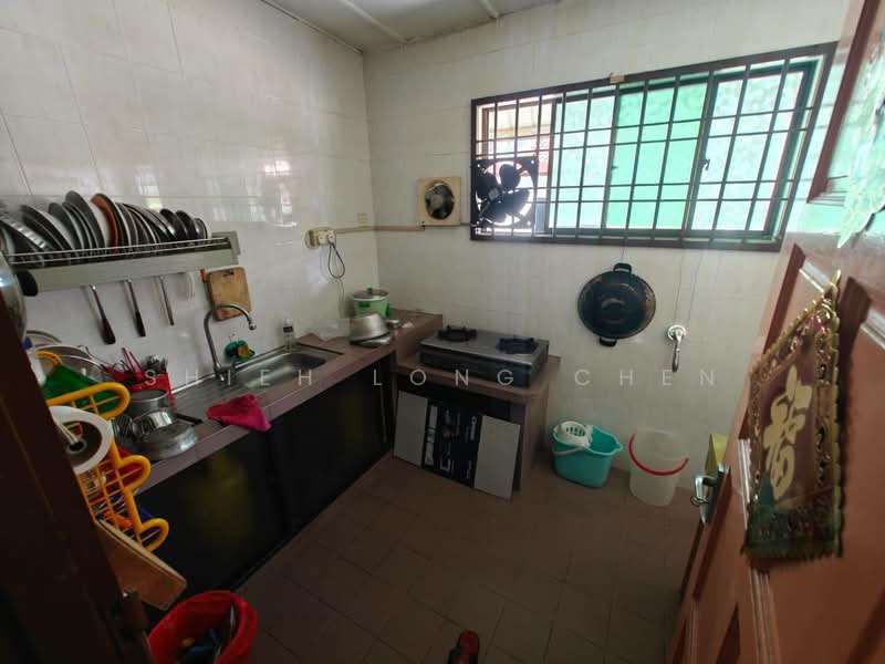 Rumah Teres 2-Tingkat untuk Dijual di Taman Desa Cemerlang (Ulu Tiram) - Shieh Long Chen - Kitchen - PropertyGuru.com.my